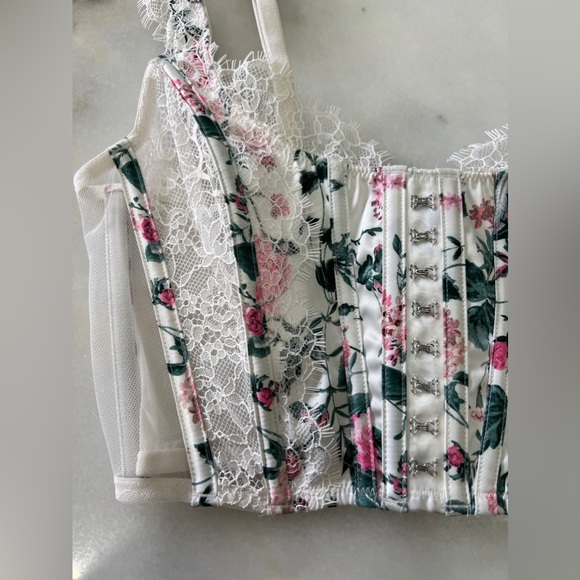 Victoria Secret Corset 🤍✨ BRAND NEW WITHOUT TAGS - Picture 2 of 4
